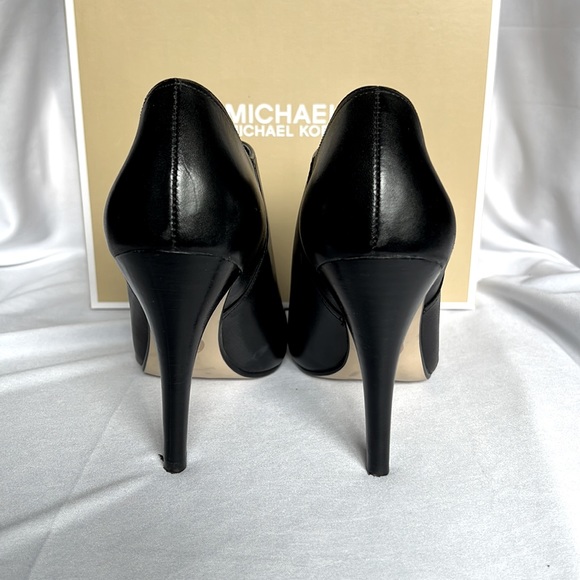EUC! Worn once!! Michael Kors Black Booties sz 7 - Picture 6 of 6